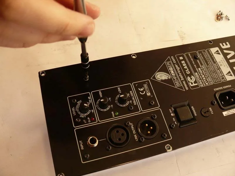 huong-dan-cach-thay-the-mach-pcb-nguon-cua-loa-behringer-eurolive-b212d-hh8