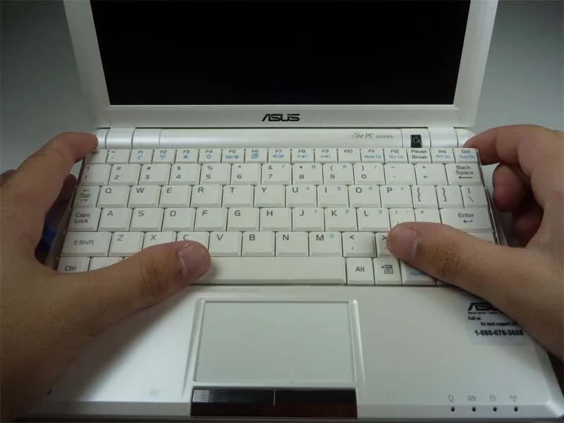 quy-trinh-thay-the-ban-phim-asus-eee-pc-900-chi-tiet-tu-a-djen-zh7