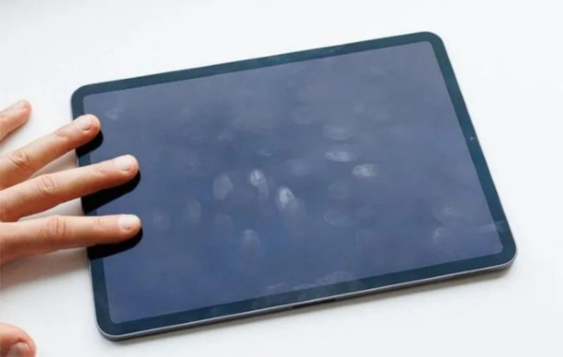 cach-sua-loi-man-hinh-ipad-bi-o-djen-tai-nha-djon-gian