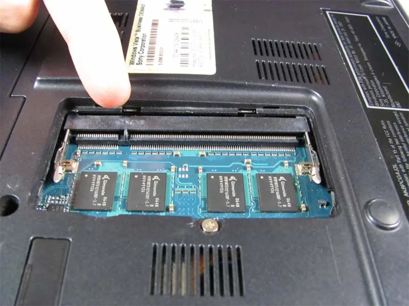 huong-dan-cach-thay-ram-laptop-sony-vaio-vgn-txn25n-h3