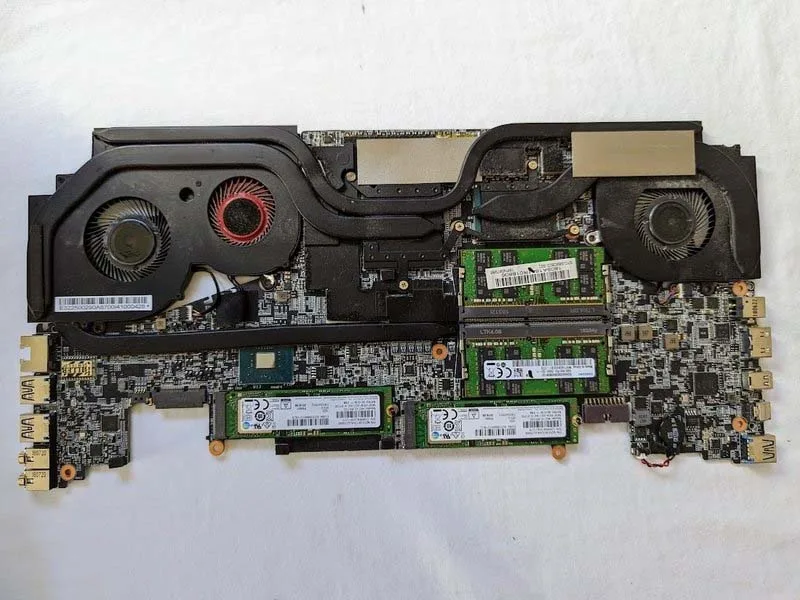 cach-thay-ram-cho-laptop-msi-gs65-stealth-thin-8re-h7