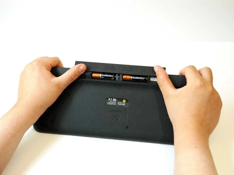 quy-trinh-thay-mach-in-ban-phim-logitech-harmony-smart-keyboard-h2