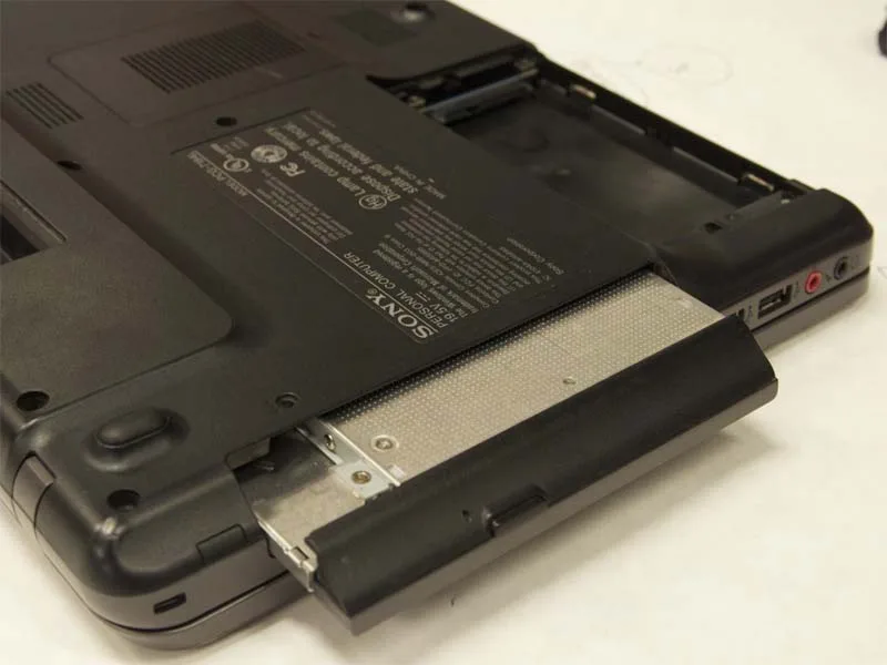 cac-buoc-thay-ban-phim-sony-vaio-vgn-nw240f-pcg-7184l-h5