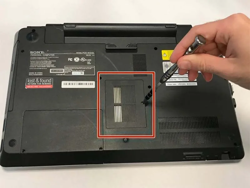 huong-dan-cach-thay-ram-cho-sony-vaio-vpcf2390x