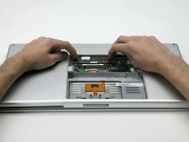 huong-dan-thay-ram-cho-powerbook-g4-aluminum-17-1–167-ghz-h4