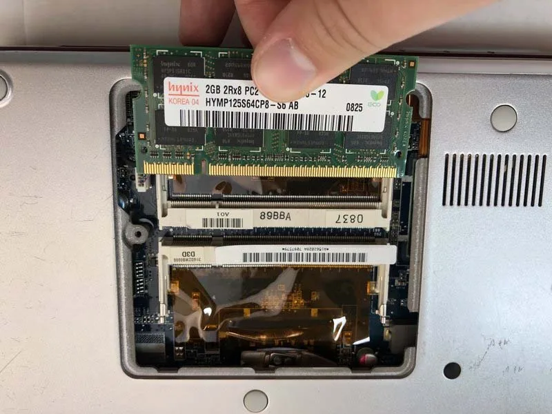 huong-dan-thay-ram-tren-sony-vaio-pcg-3c2l-h8