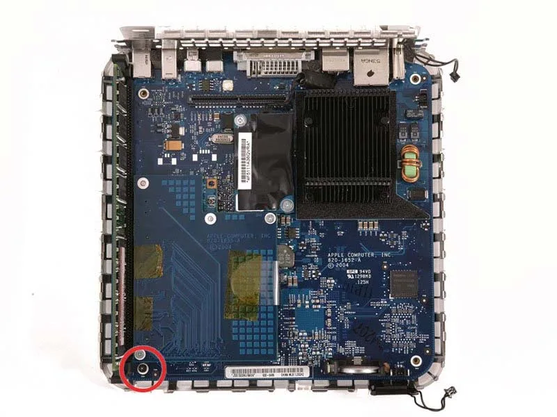 cac-buoc-thay-nap-duoi-mac-mini-powerpc-cuc-de-hieu-h13