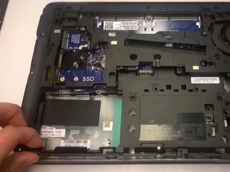 quy-trinh-thao-roi-laptop-hp-elitebook-840-g1-chi-tiet-h12