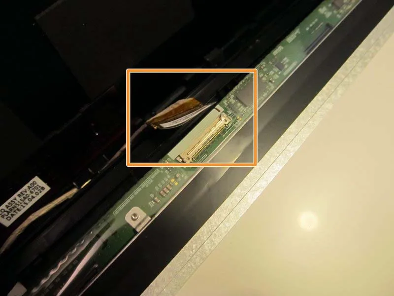 huong-dan-thay-man-hinh-laptop-cyberpowerpc-fangbook-hx6-h6