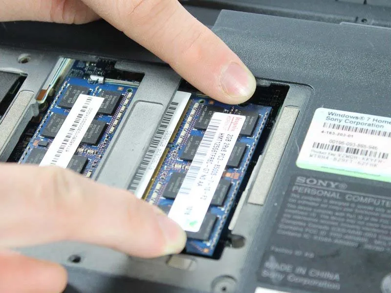 cac-buoc-thay-the-ram-cho-laptop-sony-vaio-vpc-y2190x-h5