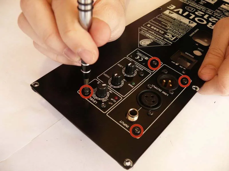 huong-dan-cach-thay-the-mach-pcb-nguon-cua-loa-behringer-eurolive-b212d-h10