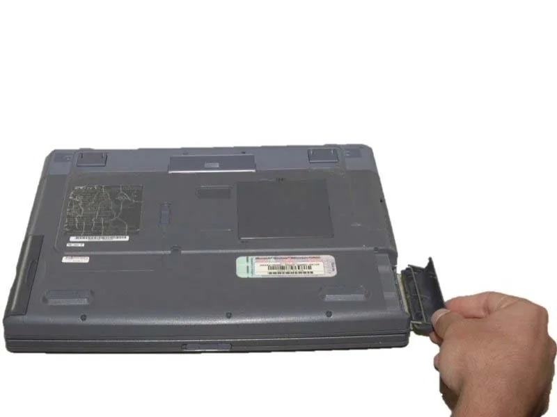 cach-thay-the-ram-tren-sony-vaio-pcg-933a-h2