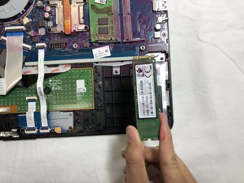 cac-buoc-thay-mainboard-bo-mach-chu-cho-laptop-hp-15-da0012dx-h11