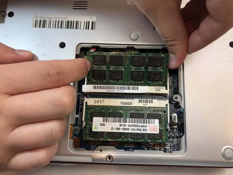 huong-dan-thay-ram-tren-sony-vaio-pcg-3c2l-h7
