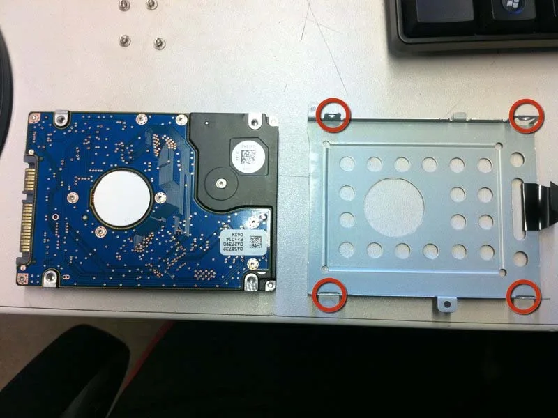 huong-dan-cach-thay-o-cung-asus-eee-pc-1001px-h12