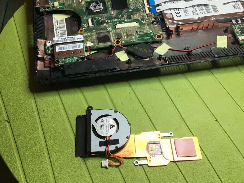 thay-o-cung-hdd-va-quat-tan-nhiet-asus-eee-pc-1015px-h11