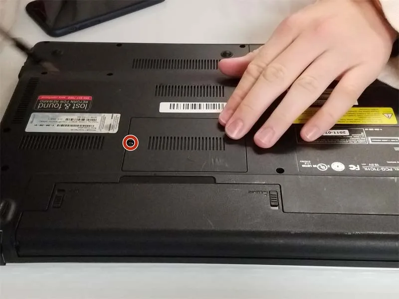 huong-dan-thay-thanh-ram-cho-laptop-sony-vaio-vpcel17fx