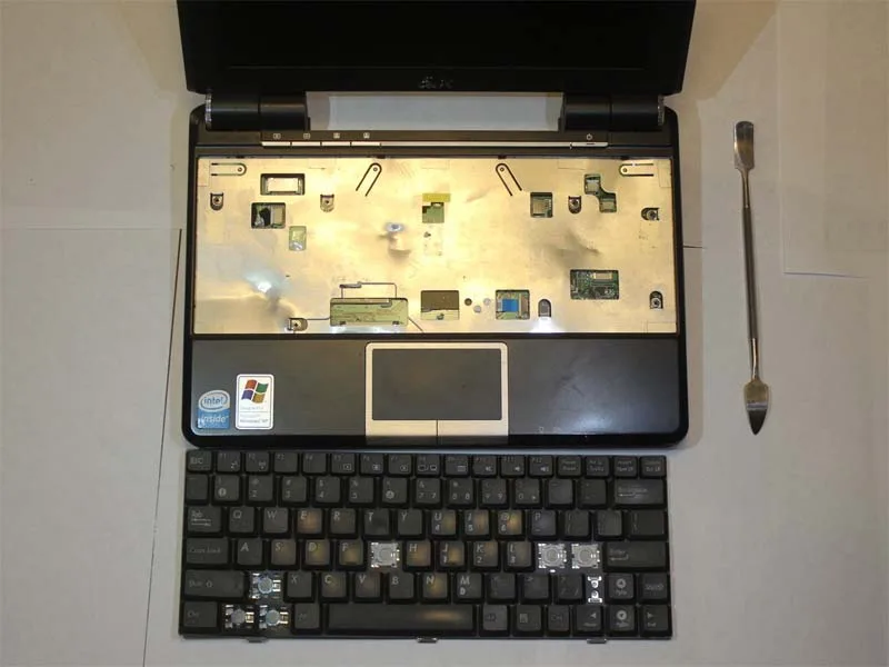 huong-dan-cach-thay-ban-phim-asus-eee-pc-1000hd-h4