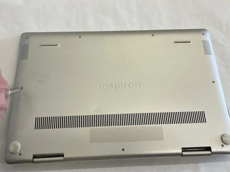 thay-hoac-nang-cap-o-ssd-nvme-trong-laptop-dell-inspiron-7586-2-in-1-h1