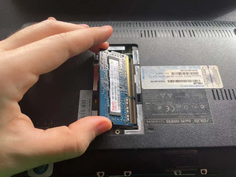 huong-dan-thay-ram-cho-asus-eee-pc-1005pxd-blk024s-h6