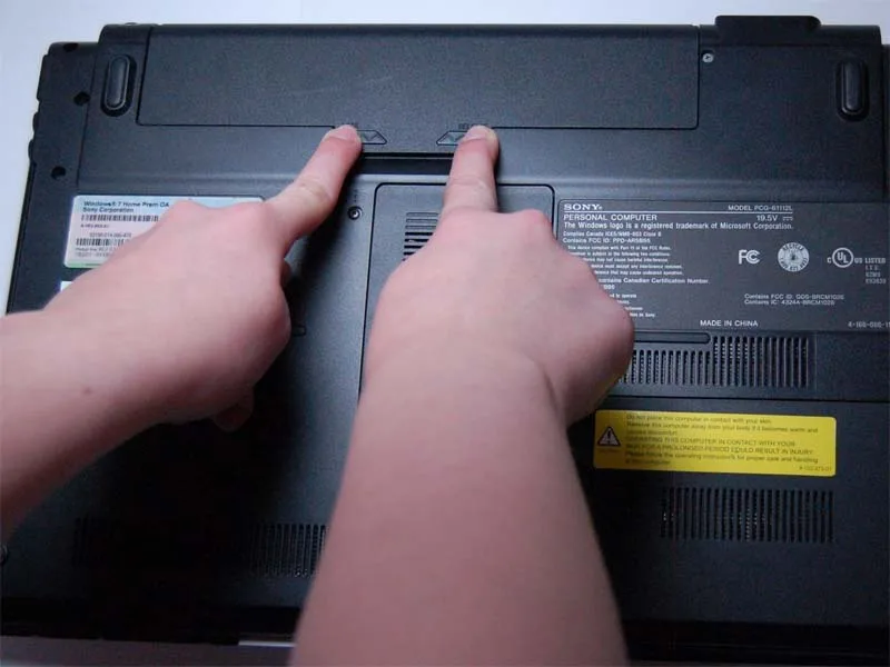 quy-trinh-thay-man-hinh-lcd-laptop-sony-vaio-vpccw17fx-h2