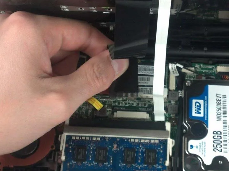 meo-thay-ban-phim-laptop-asus-eee-pc-1018p-h8