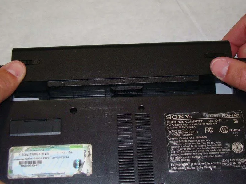 huong-dan-cach-thay-o-cung-laptop-sony-vaio-vgn-fs640-h3