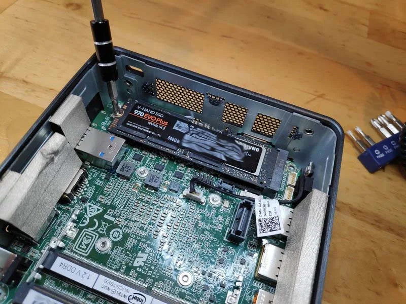 12-buoc-thao-roi-intel-nuc8i7beh-djung-cach-nhat-h4