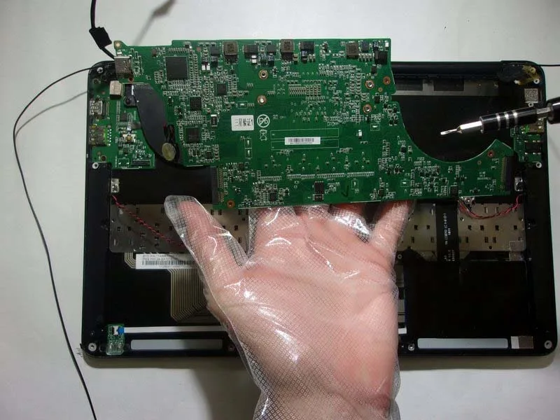 huong-dan-thay-ban-phim-laptop-razer-blade-stealth-2016-h8