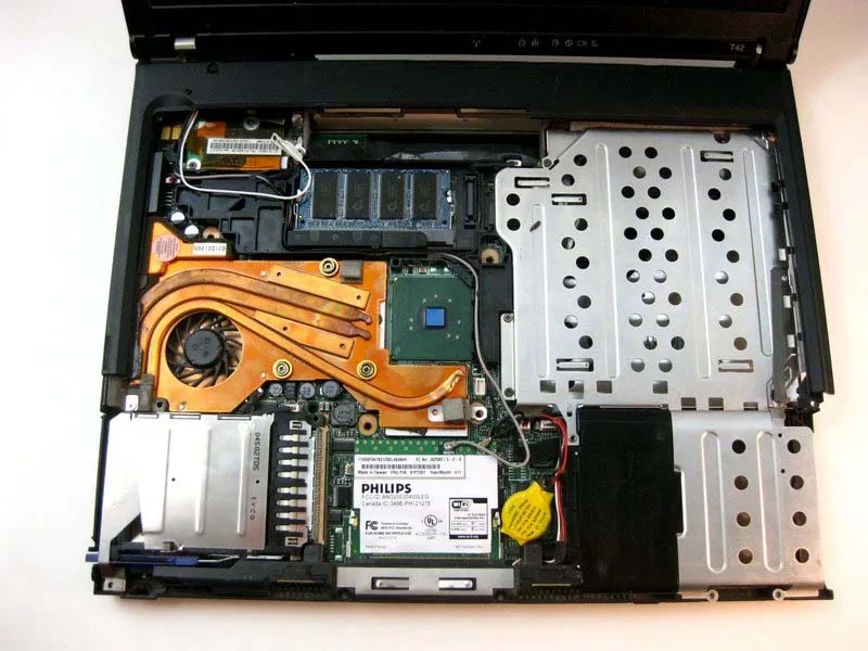 huong-dan-thay-cong-mini-pci-tren-laptop-ibm-thinkpad-t42-h4