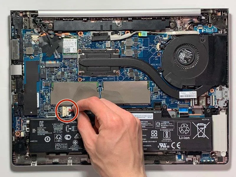 huong-dan-cach-thay-ram-cho-laptop-hp-elitebook-745-g6-h4