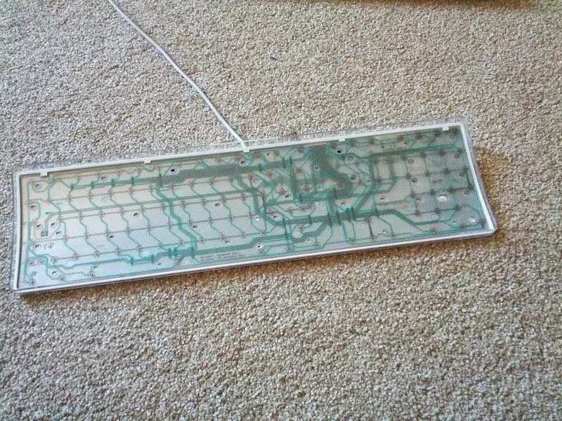 huong-dan-thao-roi-ban-phim-apple-dje-ve-sinh-mang-pcb-h5