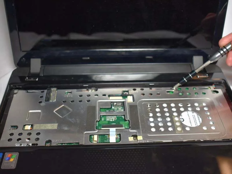 huong-dan-cach-thay-the-o-cung-asus-eee-pc-1201hab-h6