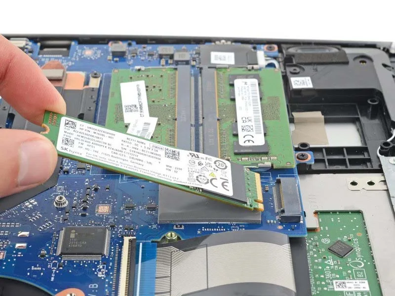 quy-trinh-thay-o-ssd-cho-laptop-hp-pavilion-15-eg-h15
