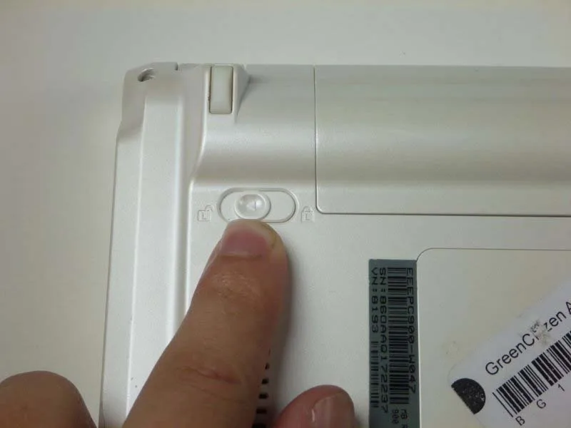 quy-trinh-thay-the-ban-phim-asus-eee-pc-900-chi-tiet-tu-a-djen-zh3