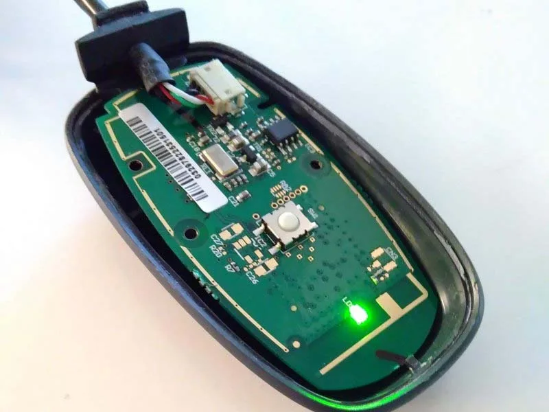 huong-dan-thay-cau-chi-cho-microsoft-xbox-360-wireless-gaming-receiver-h5