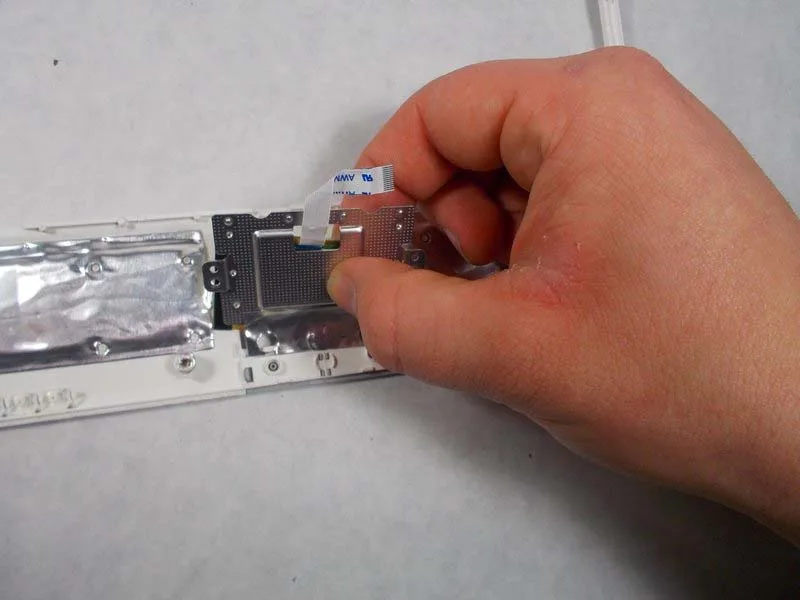 cach-thay-ban-di-chuot-va-nut-chuot-asus-eee-pc701sd-whi004x-h9