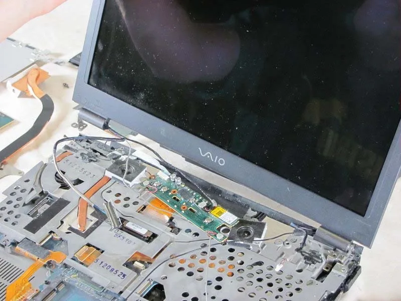 cach-thay-man-hinh-laptop-sony-vaio-vgn-sz120p-h14