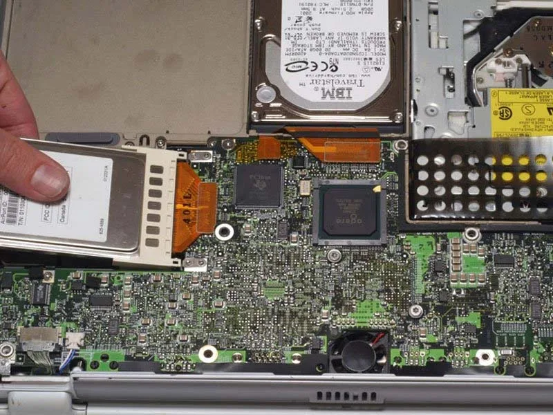 cach-thay-khay-giu-the-pcmcia-tren-powerbook-g4-titanium-onyx-h7