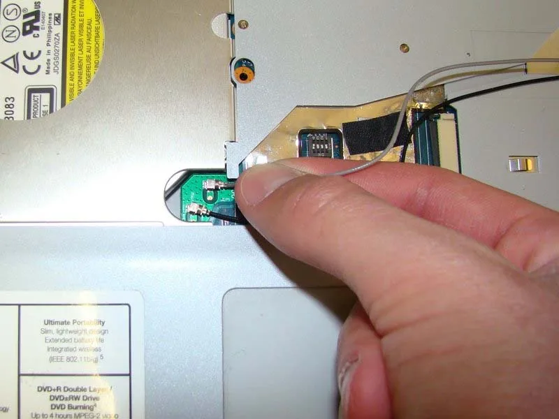 huong-dan-cach-thay-man-hinh-lcd-sony-vaio-vgn-fs640-h7