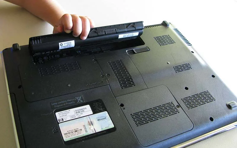 cach-thay-pin-asus-eee-pc-1215n-va-nhung-luu-y-khi-thay-pin-h3