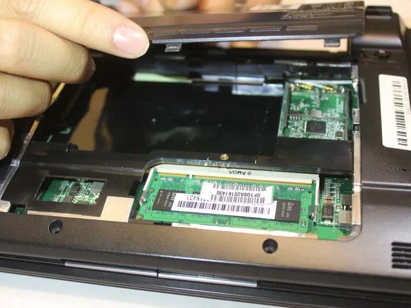 huong-dan-thay-the-touchpad-tren-asus-eee-pc-1000-hd-h2