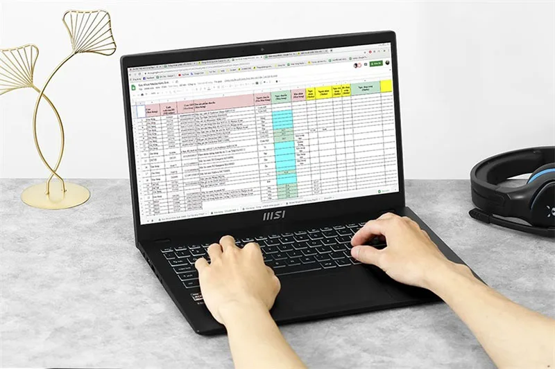 top-10-mau-laptop-cho-hoc-sinh-cap-3-cau-hinh-manh-gia-mem-h9