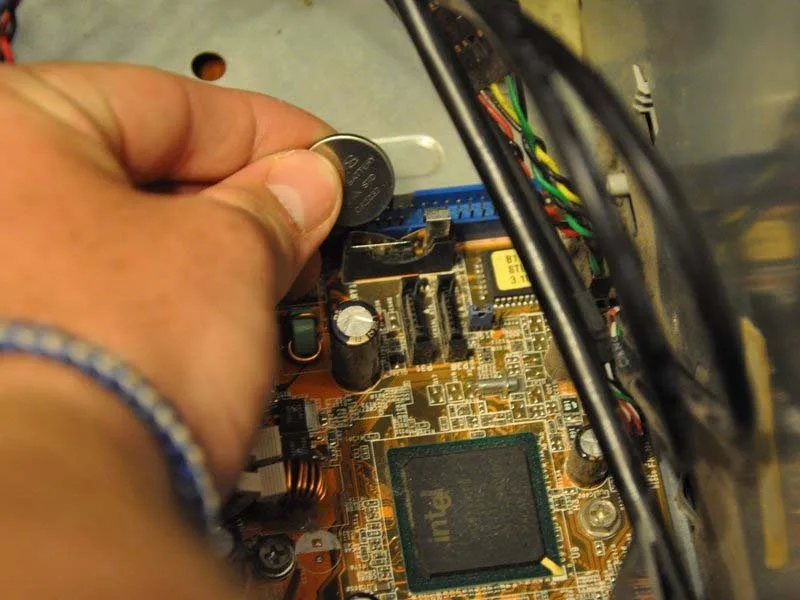 huong-dan-cach-thay-pin-cmos-cho-hp-media-center-876x-h3