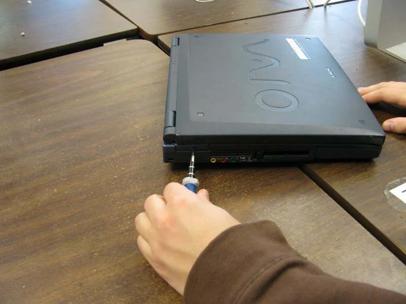 huong-dan-thay-ban-phim-loa-va-tam-loa-cho-sony-vaio-pcg-981l-h2