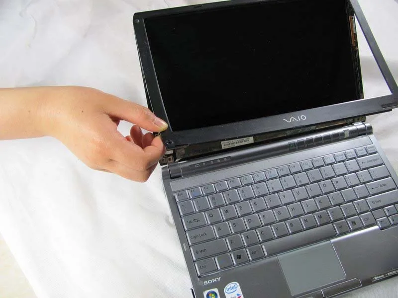 huong-dan-thay-man-hinh-hien-thi-sony-vaio-vgn-txn25n-h4