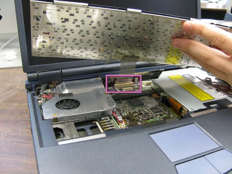 huong-dan-thay-ban-phim-loa-va-tam-loa-cho-sony-vaio-pcg-981l-h5