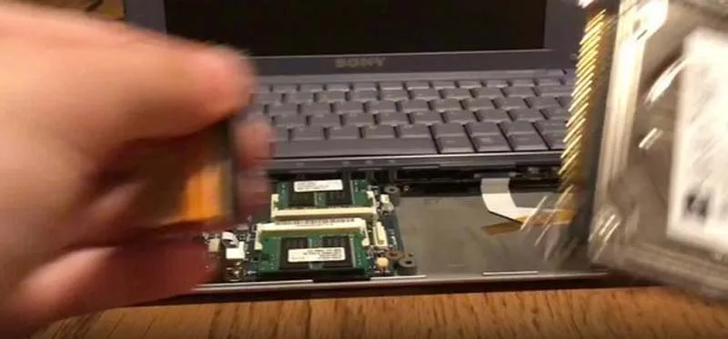 huong-dan-cach-thay-o-cung-laptop-sony-vaio-pcg-432l-h6