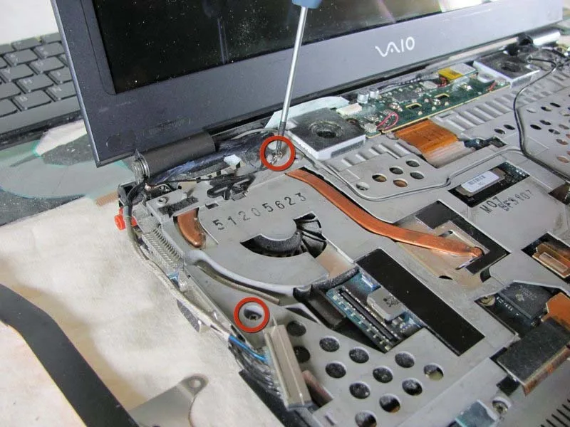 huong-dan-thay-quat-tan-nhiet-ben-trong-laptop-sony-vaio-vgn-sz120p-h13