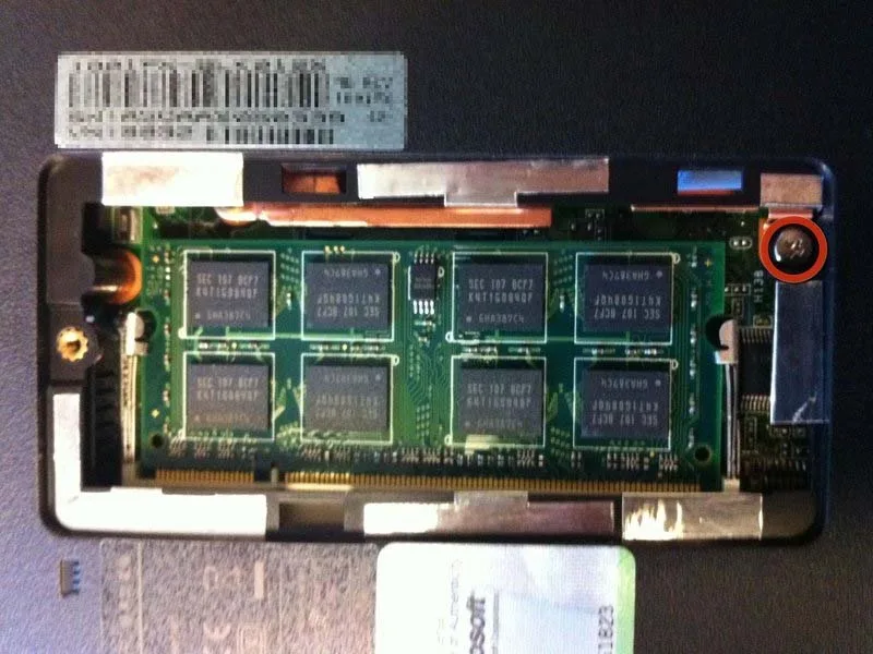 huong-dan-cach-thay-o-cung-asus-eee-pc-1001px-h3